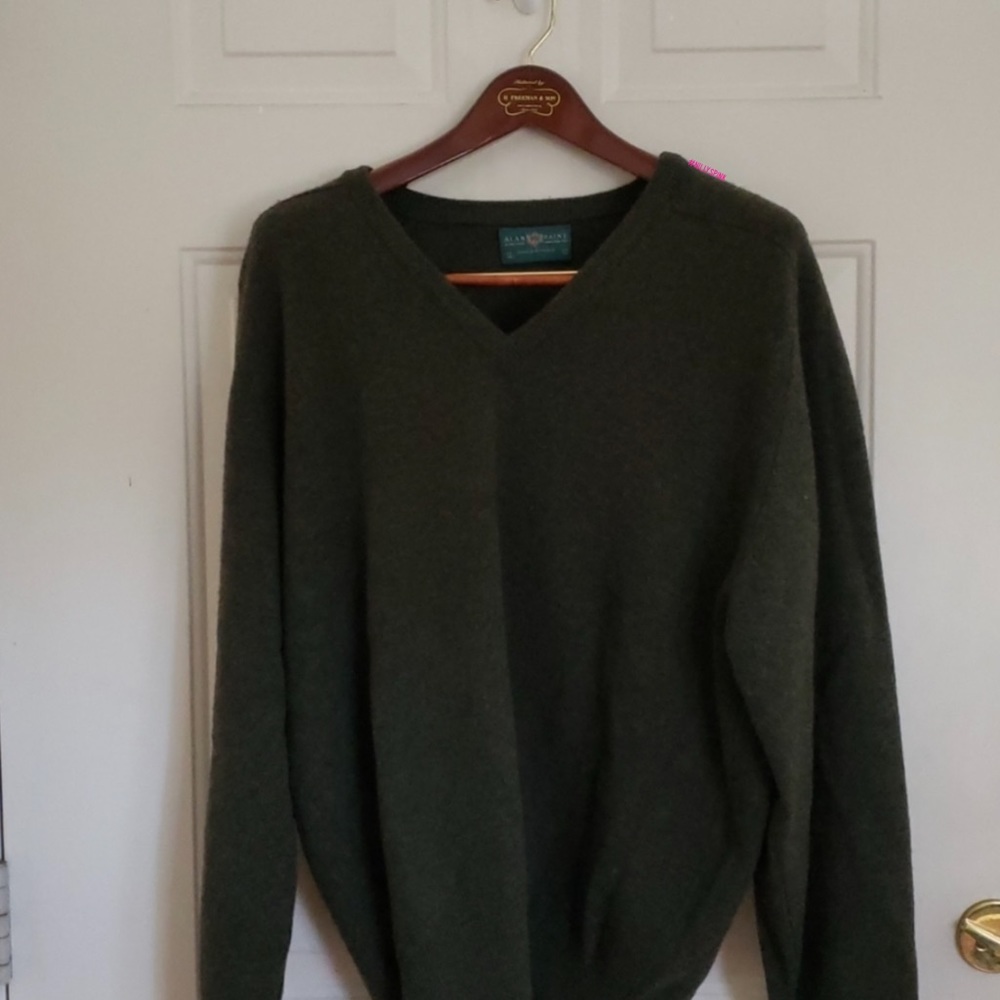EUC Men's V-Neck Alan Paine Sweater